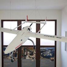 V budově NTM byl zavěšen bezpilotní letoun Primoco UAV SE model One 150